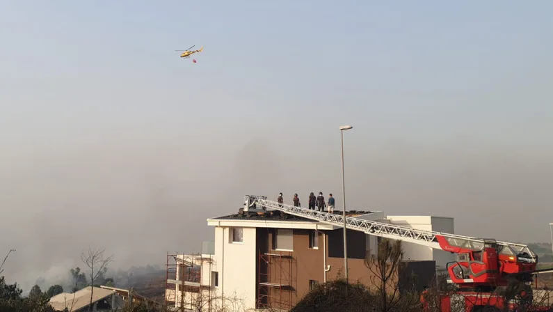 Allarme incendi in Calabria, una vittima nel Reggino