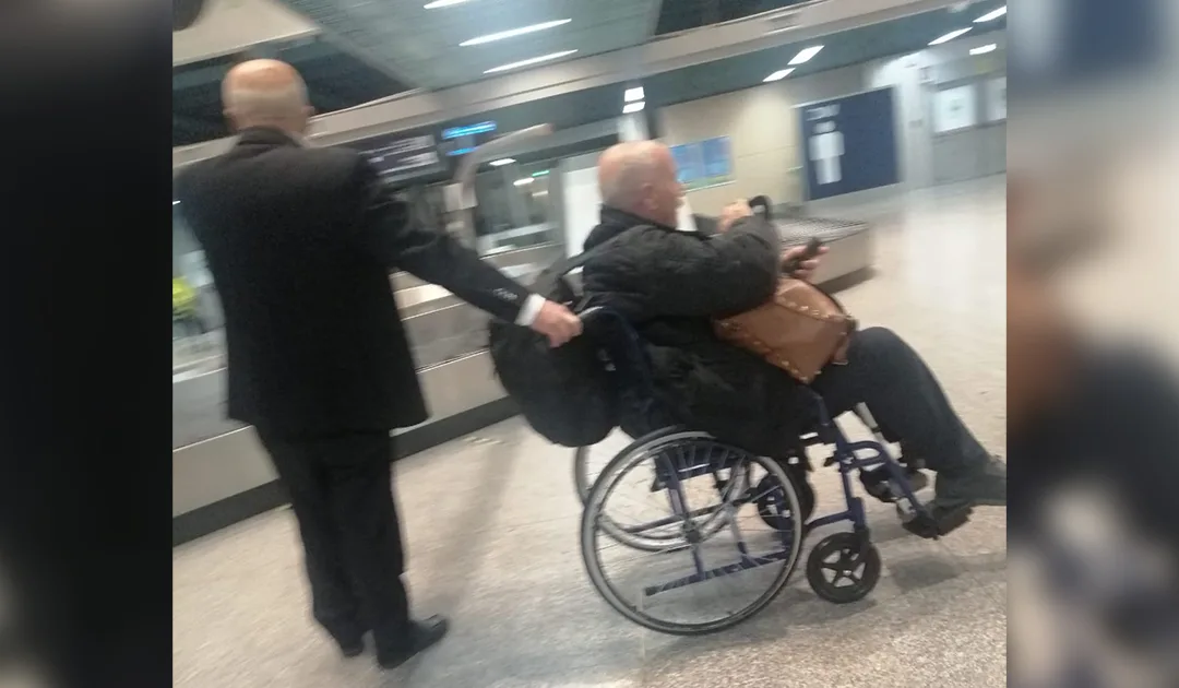 Un passeggero disabile all'aeroporto di Lamezia Terne