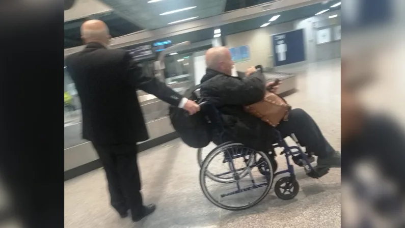 Aeroporto Lamezia Terme, è emergenza: poco personale per i passeggeri a ridotta mobilità