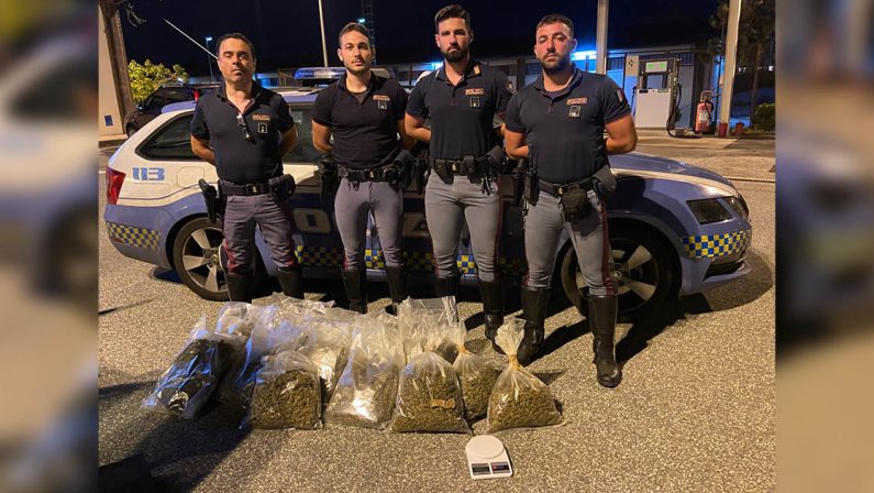 Oltre 12 chili di cannabis nascosta nel bagagliaio, arrestati tre 20enni nel Reggino