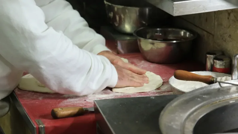 Tutela del centro storico, a Napoli 3 anni di stop a nuove attività di somministrazione alimenti