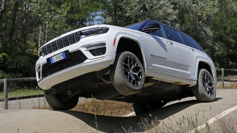 Grand Cherokee 4xe Plug in Hybrid, l’ammiraglia di casa Jeep
