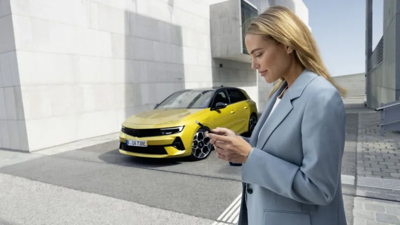 Con OpelConnect tre nuovi pacchetti di servizi semplici da usare