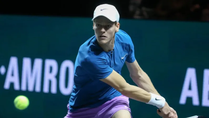Sinner vince il derby contro Berrettini, avanza Alcaraz