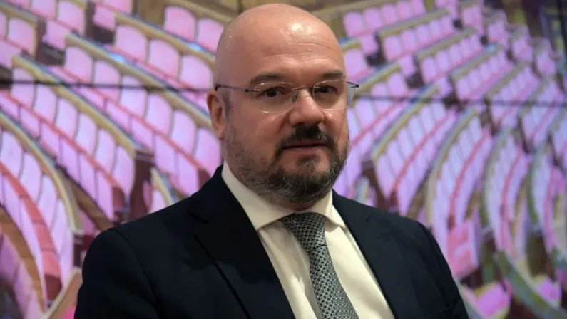 Borghi “Riapriamo il Parlamento e discutiamo di salario minimo”