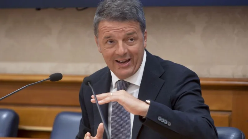 Salario minimo, Renzi “Andrebbe chiuso il Cnel e riaperto il Parlamento”