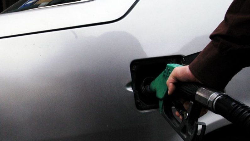 Carburanti, Urso “Italia meglio di altri in Europa”