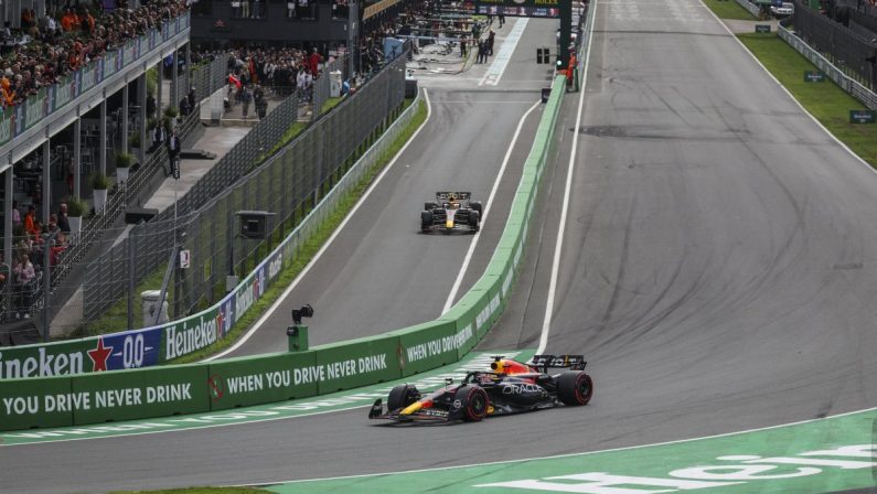 Nona sinfonia Verstappen: vince anche in Olanda. Sainz è 5^