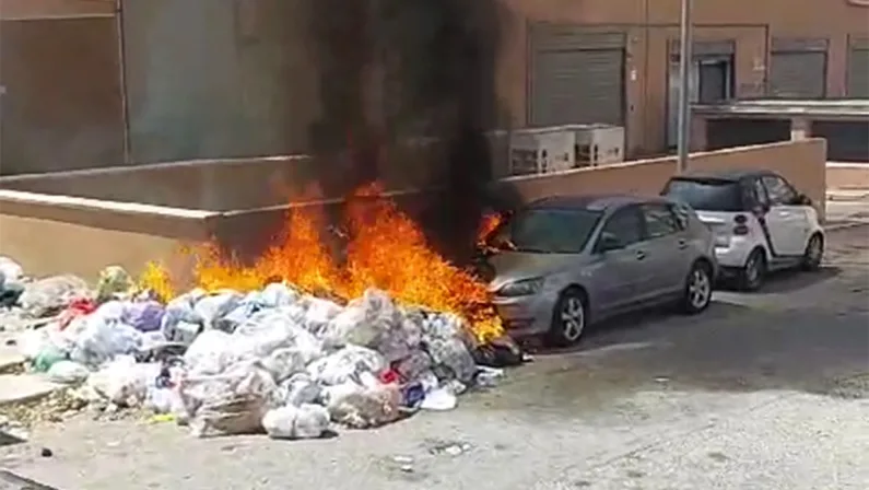 Incendiata un'auto parcheggiata a Reggio Calabria