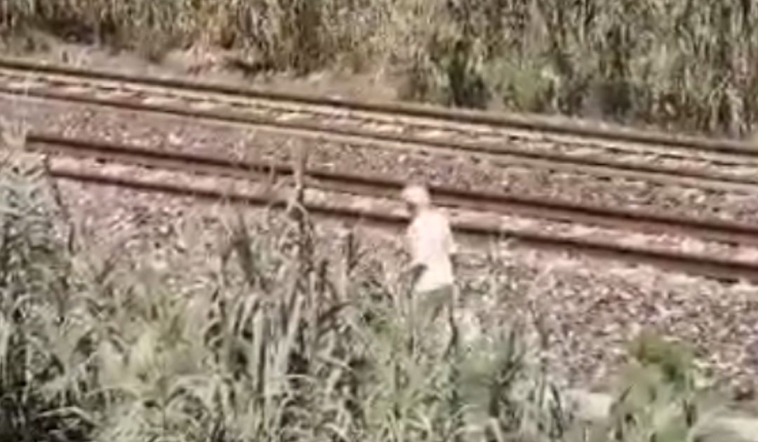 La donna lungo i binari