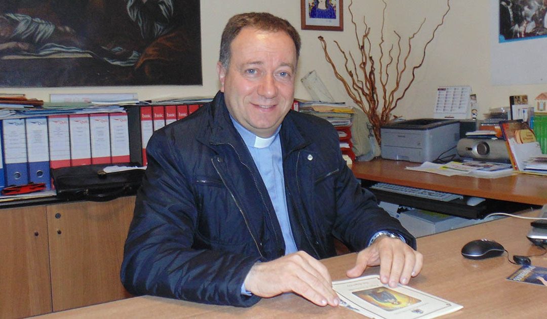 Vibo, raccolta firme dei fedeli contro il trasferimento del parroco Enzo Varone 