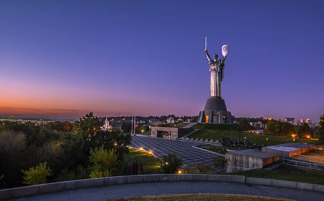 Statua della Madre Patria a Kiev - Foto di AlexanderVovck  Opera propria, CC BY-SA 4.0
