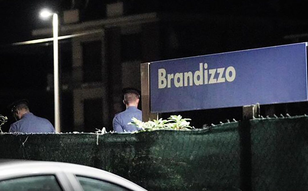 Forze dell'ordine sul luogo della tragedia di Brandizzo