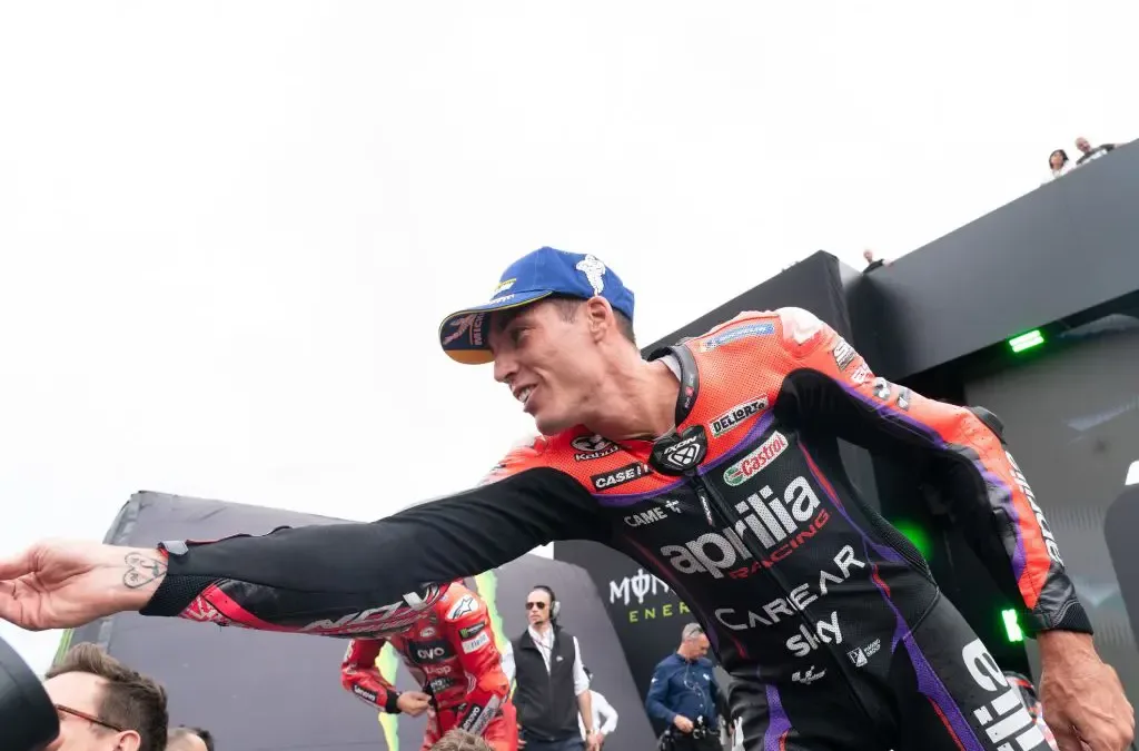 A Montmelò vince Espargaro, caduta per Bagnaia e Bastianini