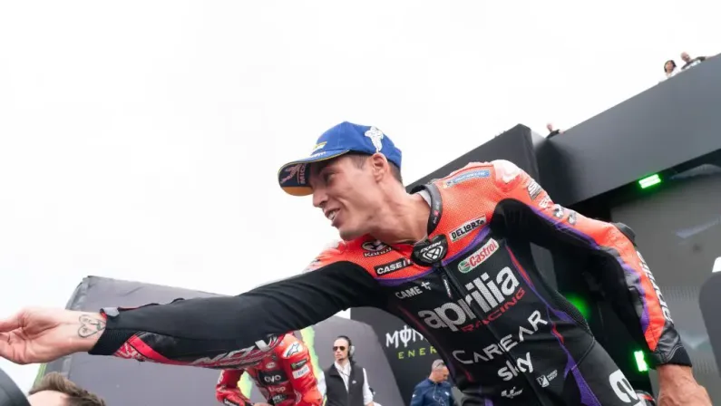 A Montmelò vince Espargaro, caduta per Bagnaia e Bastianini