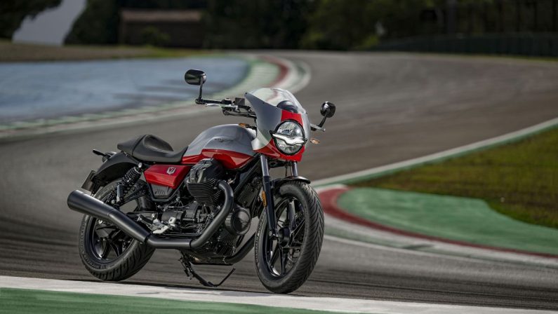 Svelata a Mandello la nuova Moto Guzzi V7 Stone Corsa