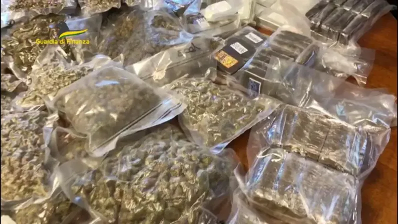 Sequestrati 120 chili di droga tra Caltanissetta e Roma, 12 arresti