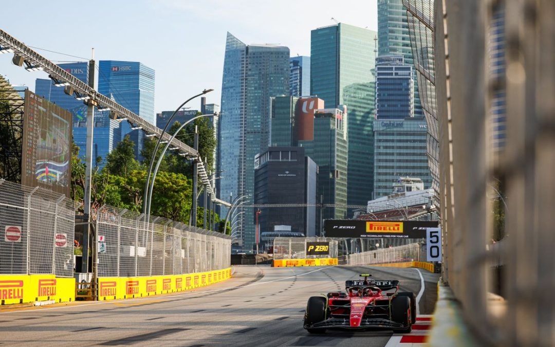 Venerdì rosso a Singapore, Ferrari in testa nelle libere