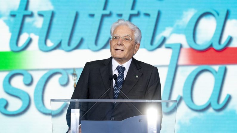 Scuola, Mattarella “E’ la più importante risposta al degrado”