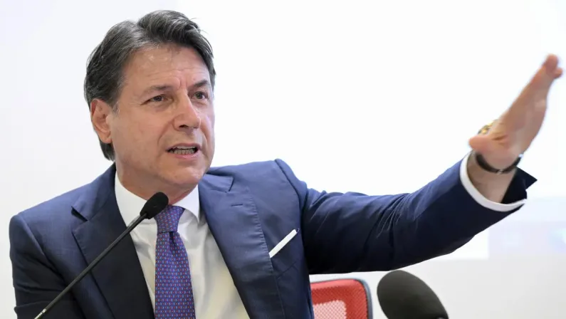 Migranti, Conte a Lampedusa “No a hotspot e centri di detenzione”