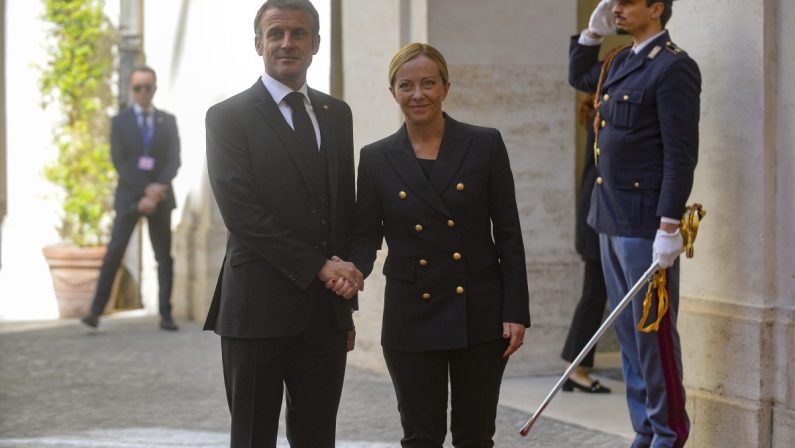 Meloni-Macron, faccia a faccia su migranti e priorità economiche Ue