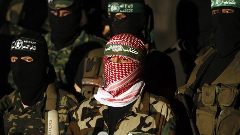 Da Gaza missili di Hamas contro Israele, 250 morti e oltre 1.500 feriti. Decine di ostaggi
