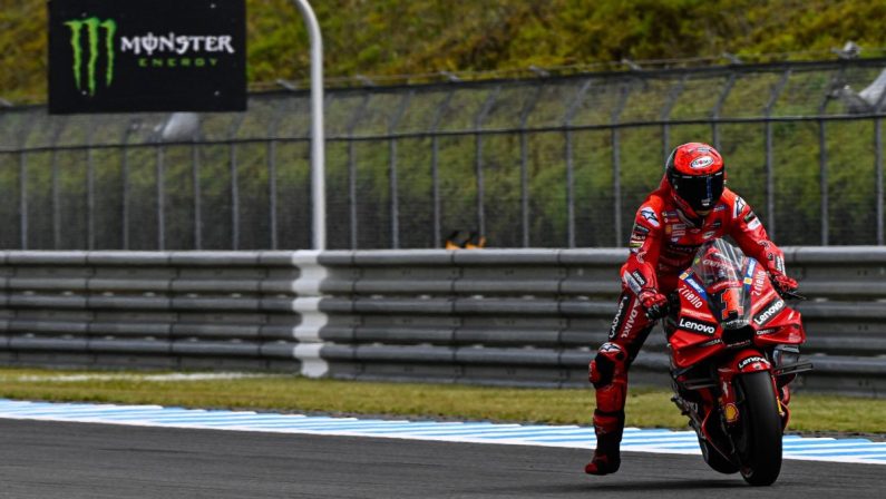 Bagnaia vince in Indonesia e torna leader del Mondiale
