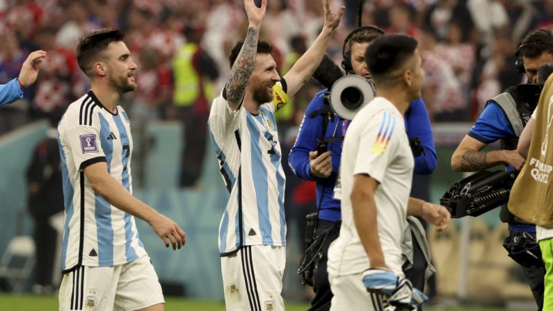 Messi trascina l’Argentina in Perù, Brasile ko in Uruguay