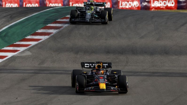 Formula 1, Verstappen vince il Gp Usa su Hamilton e Norris, Sainz 4°
