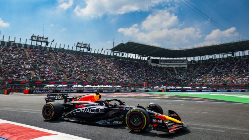 Verstappen guida le libere in Messico, Norris e Leclerc in scia