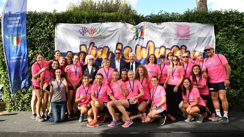 “Via le Mani”, il canottaggio contro la violenza di genere