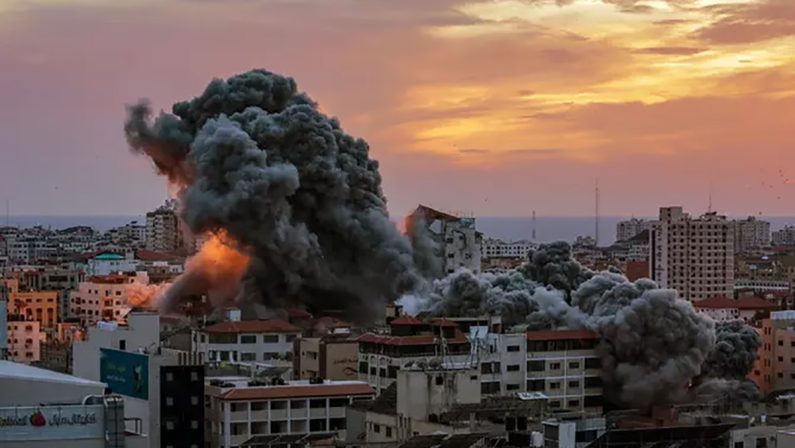 Attacco di Hamas, oscurate le polemiche sui migranti