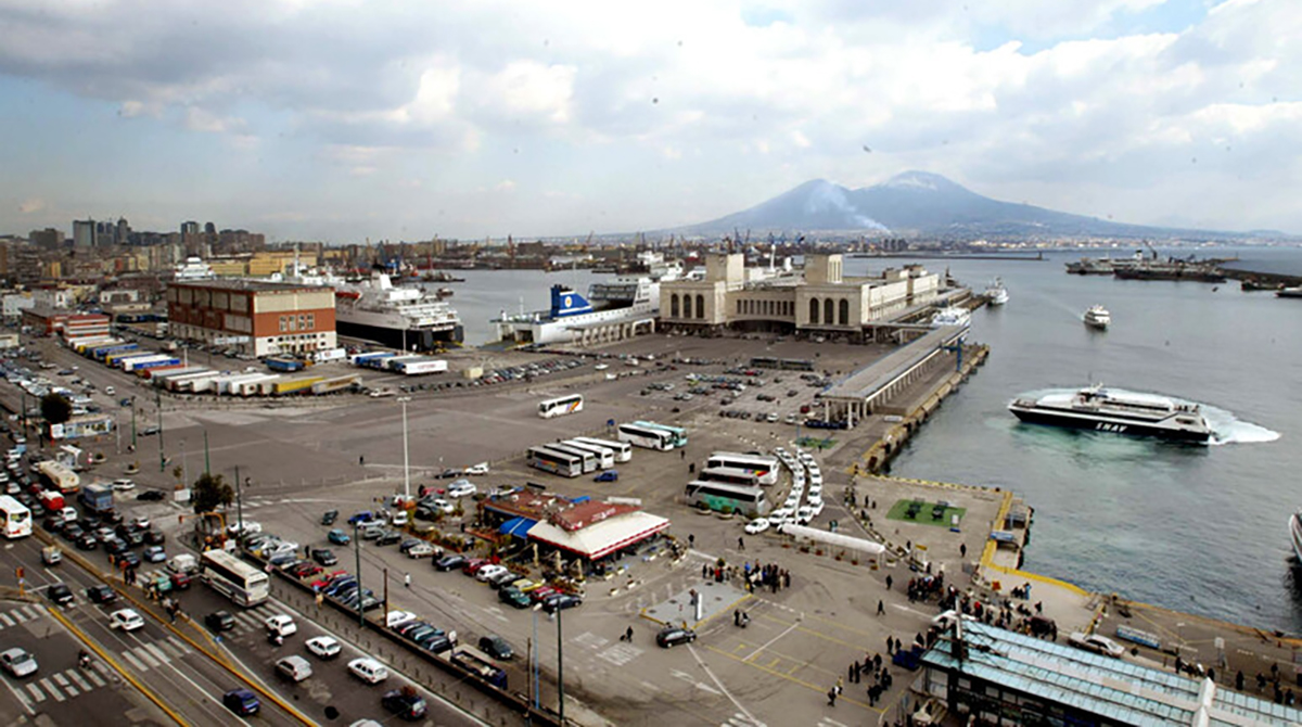 Marinaio morto schiacciato nel porto di Napoli