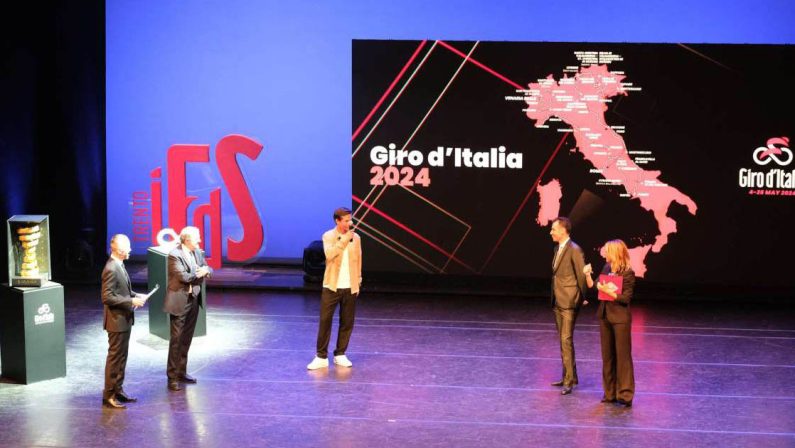Svelato il 107° Giro d'Italia: Sterrato, montagne e approdo finale a Roma