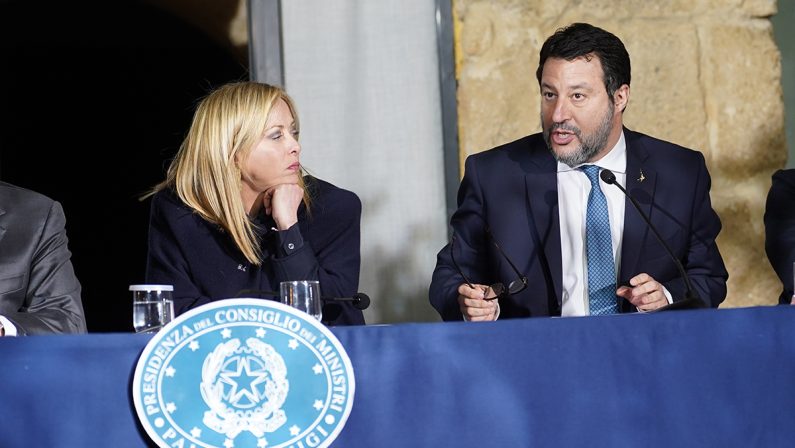 Salvini, dal condono al terzo mandato: una al giorno pur di attaccare Giorgia