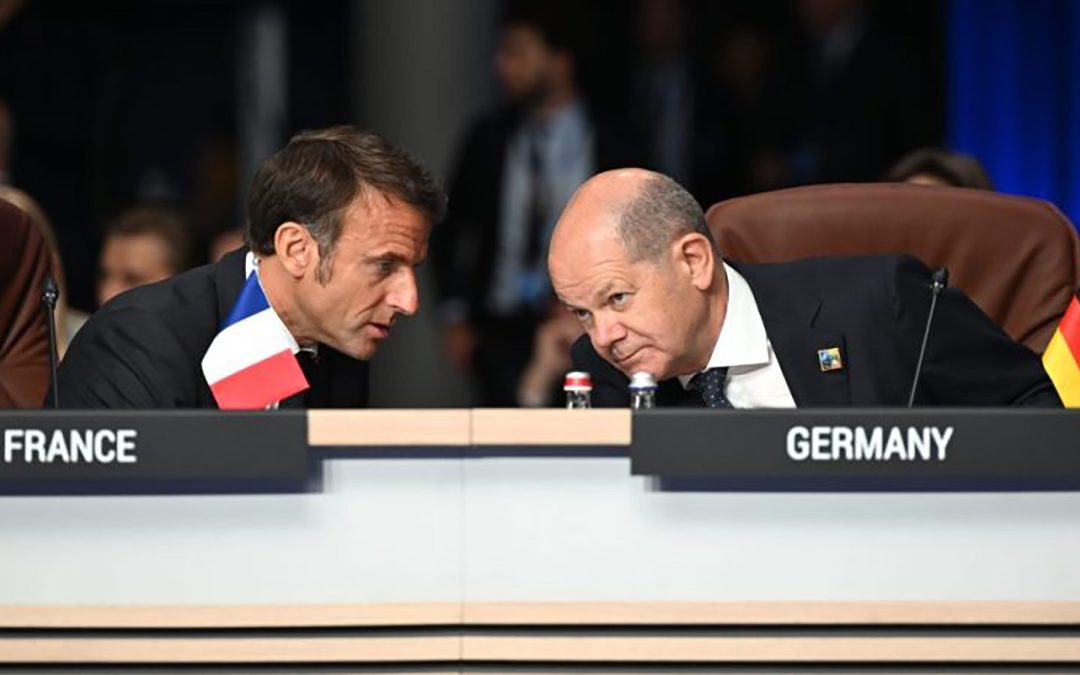 Il presidente francese, Emmanuel Macron, e il cancelliere tedesco, Olaf Scholz
