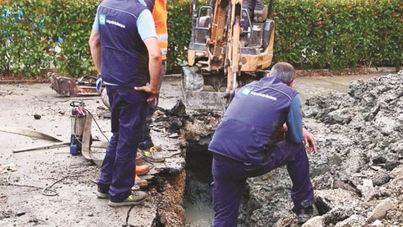 Acquedotto sigla il Patto per l’acqua, «Meno spese e più servizi»