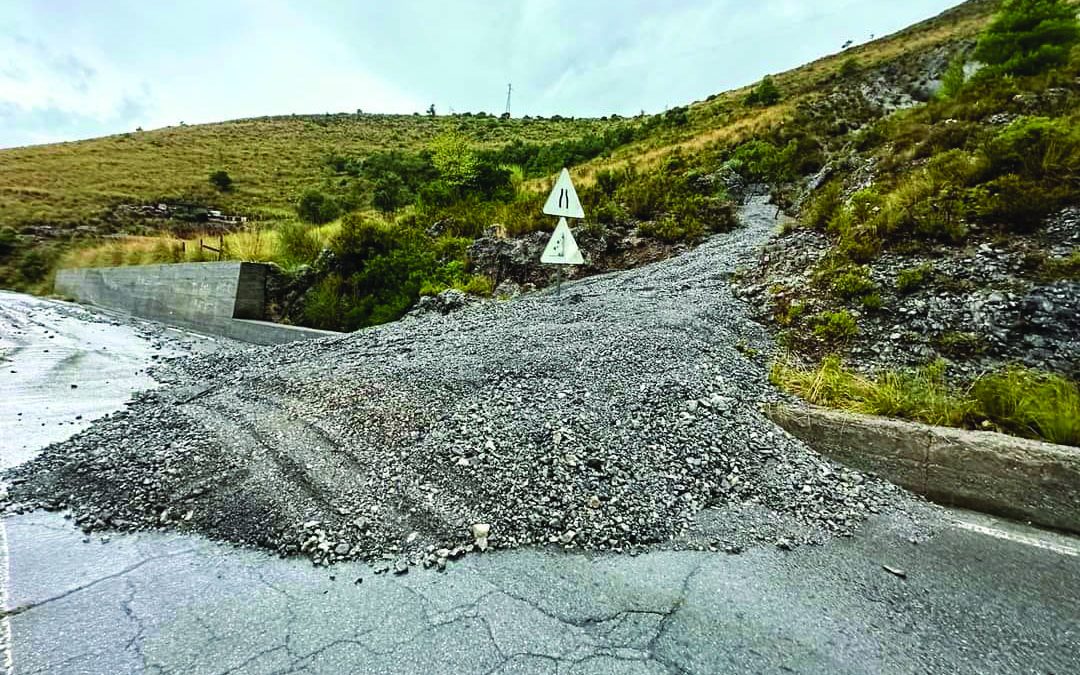 Una nuova frana a Maratea, la Statale 18 diventa un incubo