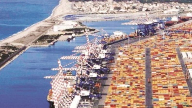 Porto di Gioia Tauro, arrestati due funzionari dei Monopoli