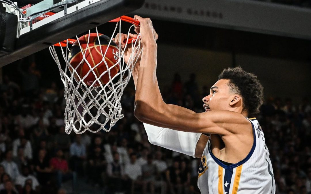 San Antonio beffa Phoenix, vincono Clippers e Knicks