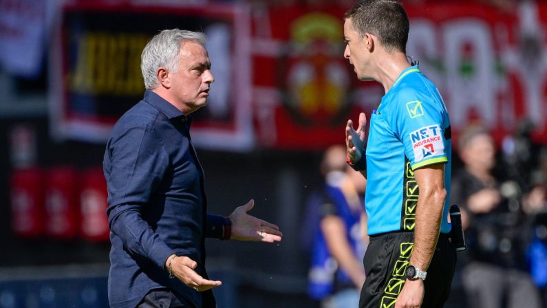 Mourinho risponde a Sarri “Io ho vinto 26 titoli…”
