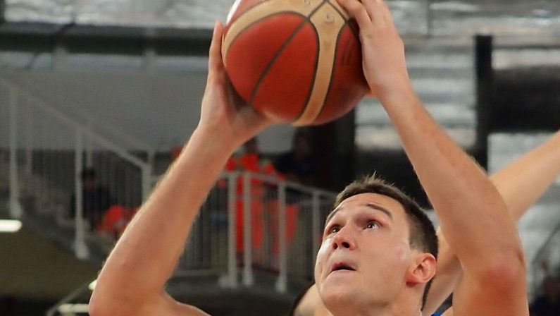 Denver e Philadelphia non si fermano, brilla Gallinari