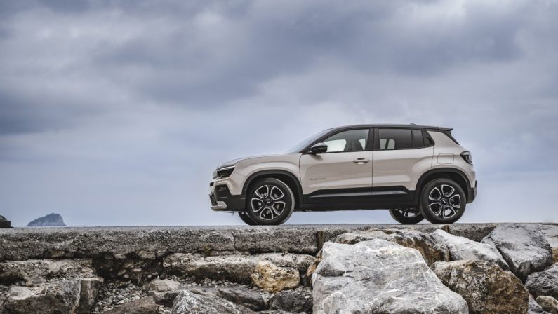 Jeep Avenger disponibile anche in versione e-Hybrid