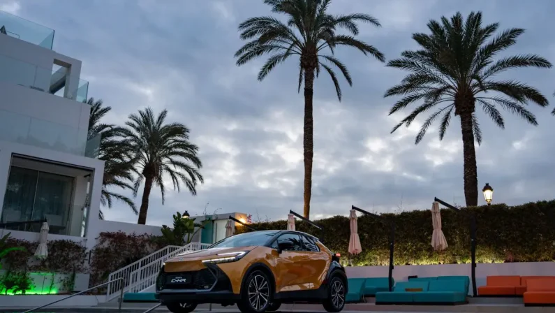 Nuovo Toyota CH-R, dal design forte e distintivo