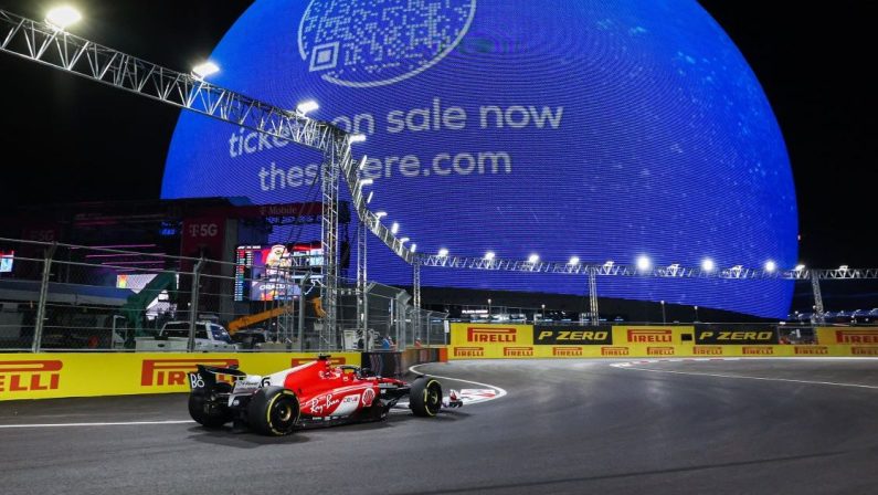 Formula 1, Pole position per Leclerc a Las Vegas, Sainz penalizzato
