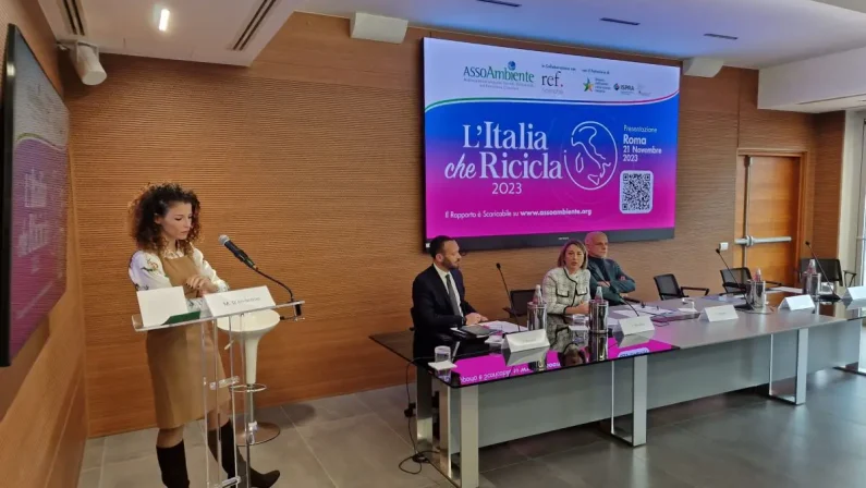 Riciclo rifiuti, Italia vicina ai target Ue. Da Assoambiente 10 proposte