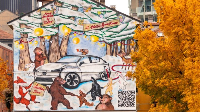 A Milano un murales natalizio di Volvo che purifica l’aria