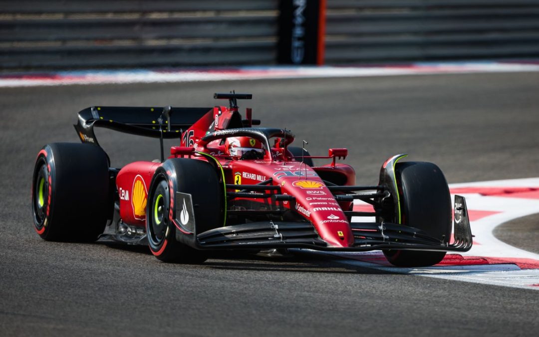 Leclerc sfreccia nel venerdì di Abu Dhabi, Sainz a muro
