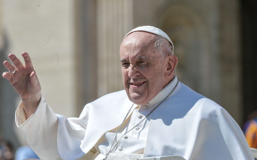 Il Papa non legge la catechesi “Non sto ancora bene”. Annullato il viaggio a Dubai su richiesta dei medici