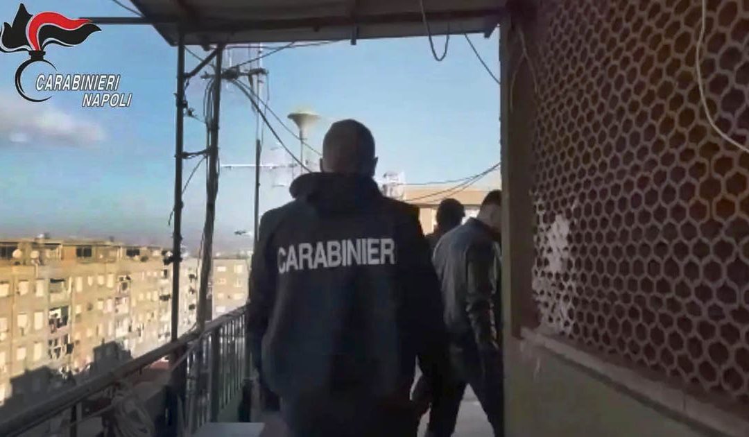Camorra, blitz nella piazza di spaccio di droga di Brusciano: 35 arresti